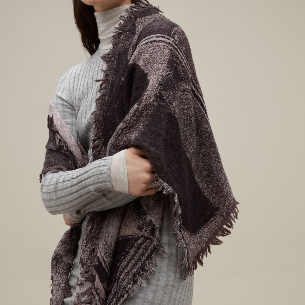 Wilfred Aritzia Haus Party Blanket Scarf